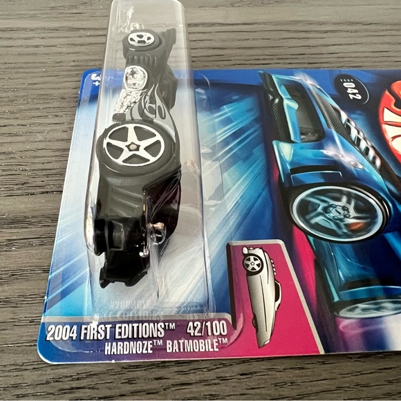 Hot Wheels - (2004 First Editions) - Batman - Hardnoze Batmobile - Picture 2 of 6